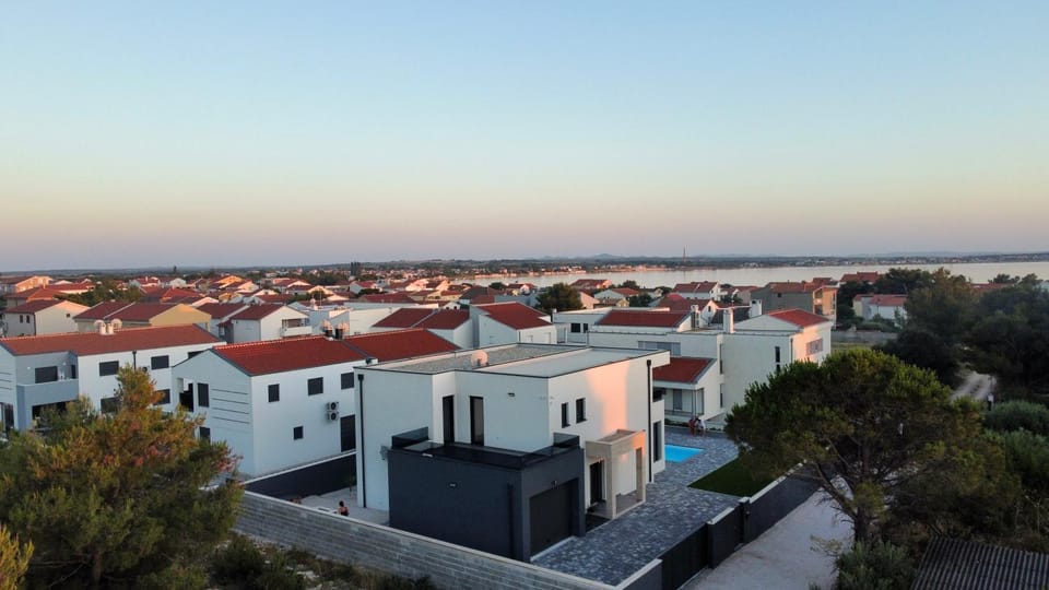 Property building, Neighbourhood, Natural landscape, Bird's eye view, Balcony/Terrace, Sea view