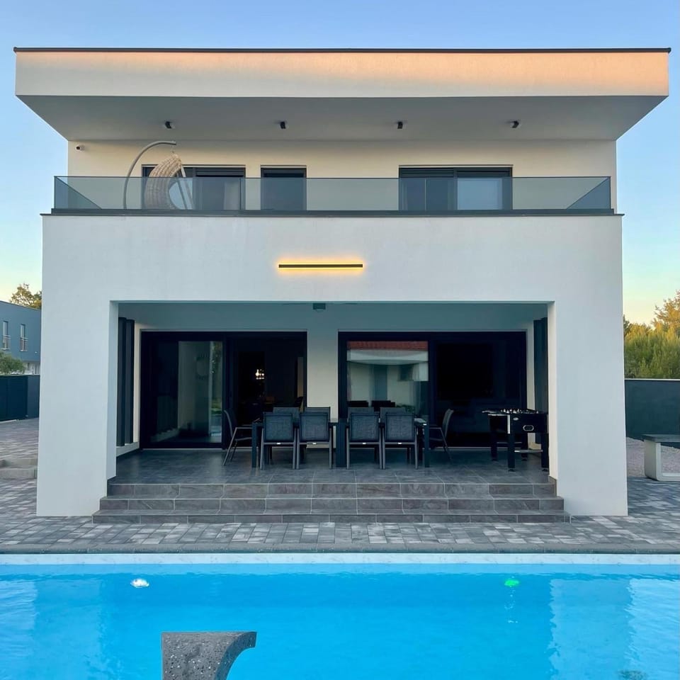 Property building, Day, View (from property/room), Balcony/Terrace, Pool view, Swimming pool