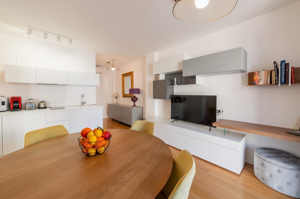 Living room, Dining area