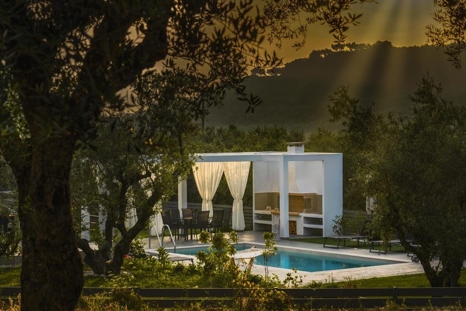 Property building, Garden, Pool view, Swimming pool