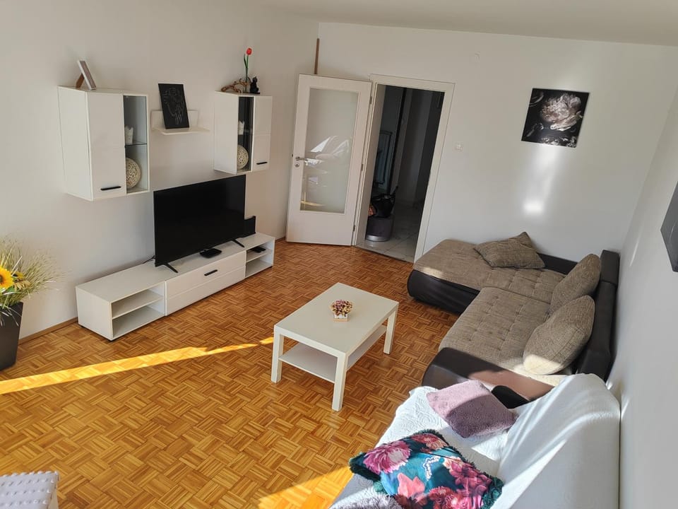 TV and multimedia, Living room, locker