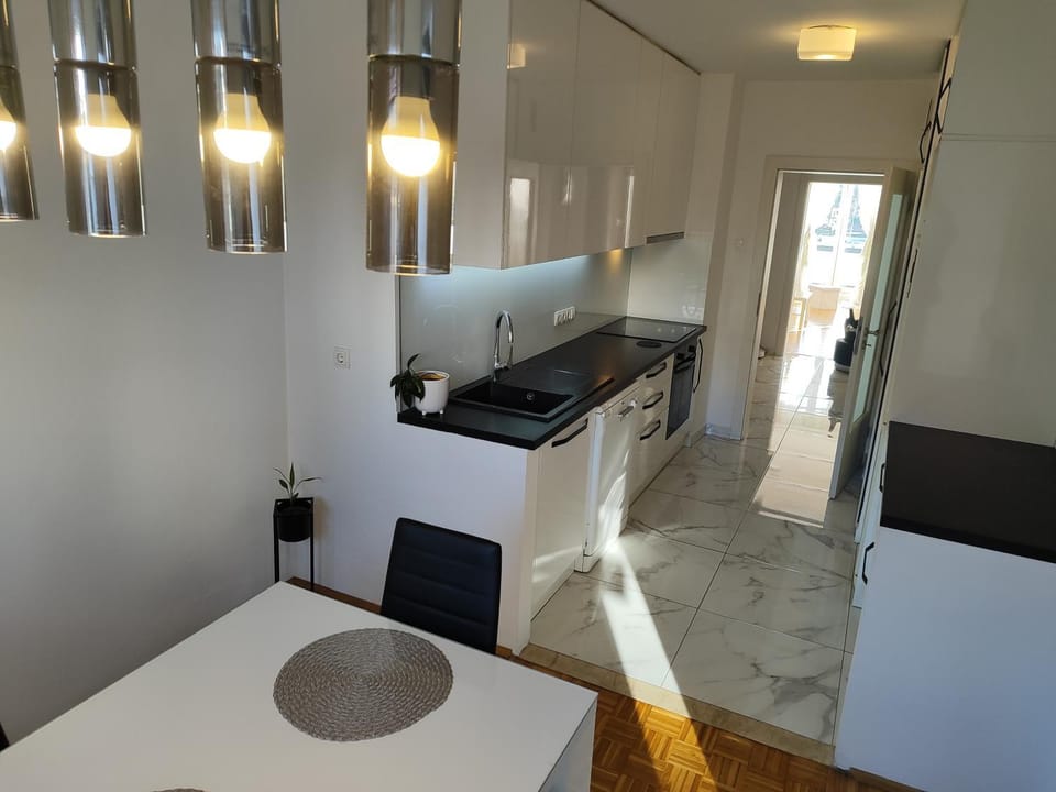 Dining area, pet friendly, kitchen