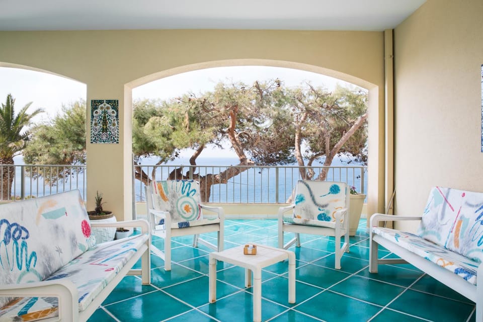 Day, Natural landscape, View (from property/room), Balcony/Terrace, Living room, Seating area, Sea view