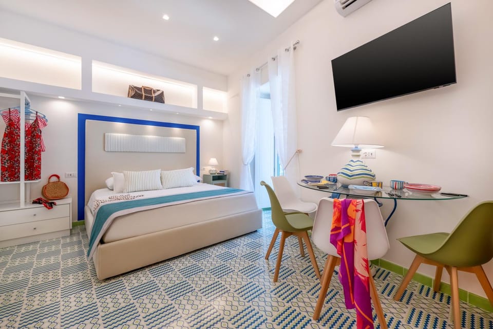 TV and multimedia, Bedroom, locker, air conditioner