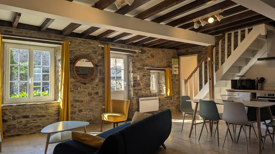 Property building, Coffee/tea facilities, Living room, Seating area, Dining area, dishwasher, heating, microwave, oven, stove, washing machine, kitchen