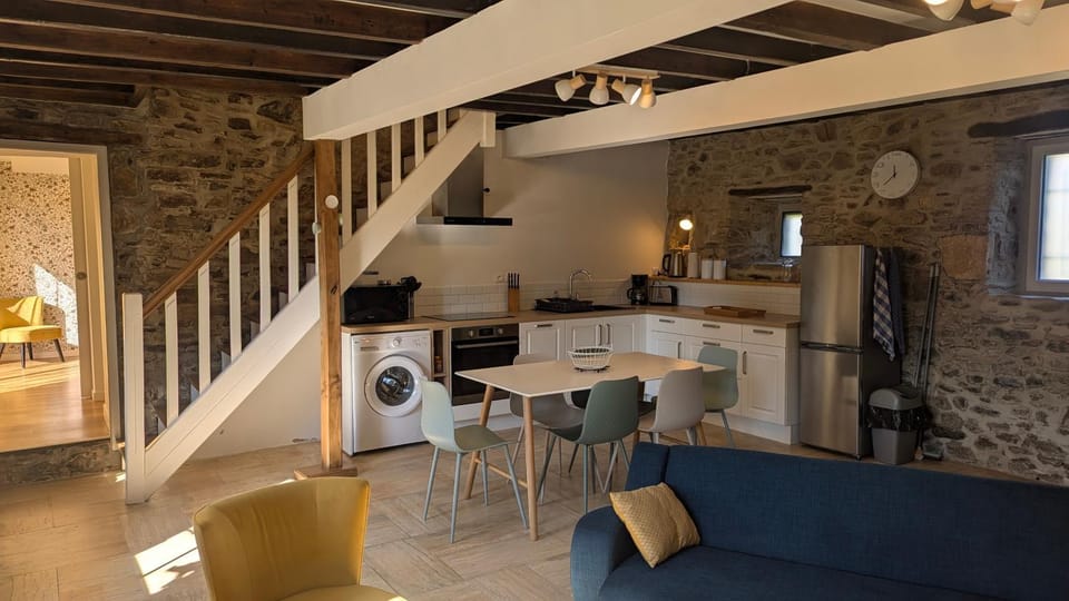 Coffee/tea facilities, Living room, Dining area, children, Family, dishwasher, microwave, oven, stove, toaster, washing machine, kitchen