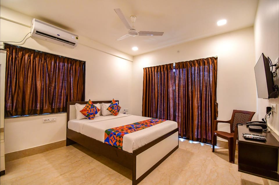 TV and multimedia, Photo of the whole room, Bedroom, air conditioner