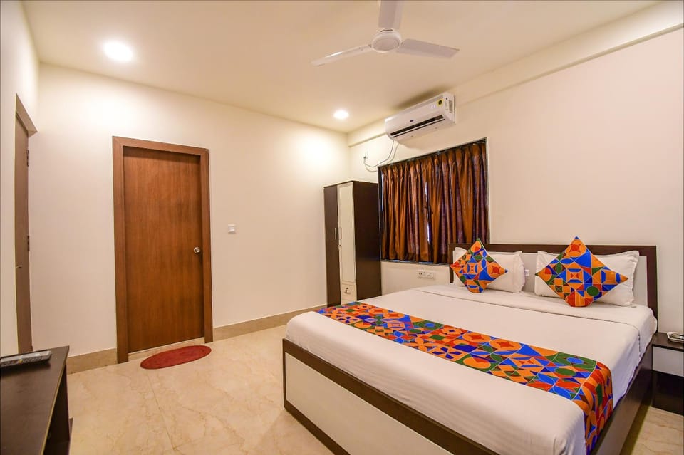 Photo of the whole room, Bedroom, air conditioner