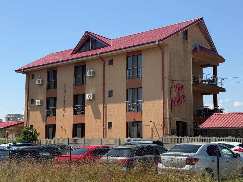 Property building, Day, Swimming pool, Parking