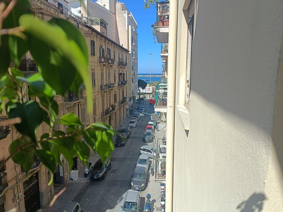 Neighbourhood, City view, Sea view, Street view, Location