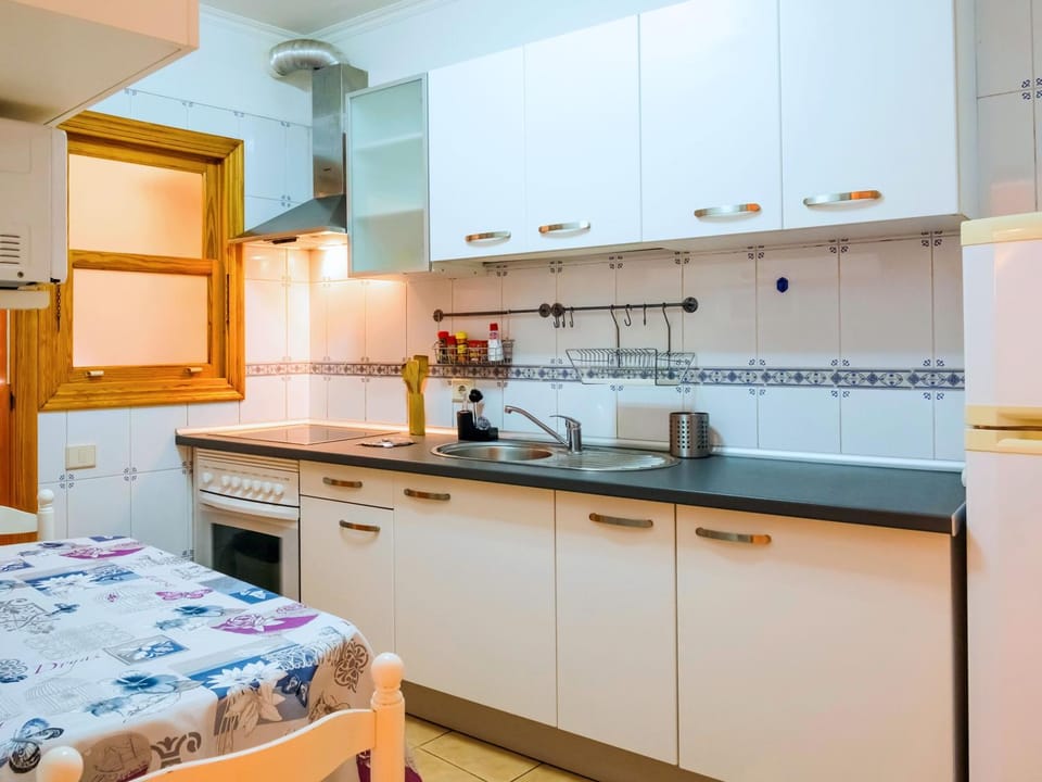 Kitchen or kitchenette, minibar, pet friendly, stove