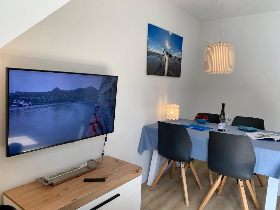 TV and multimedia, Dining area