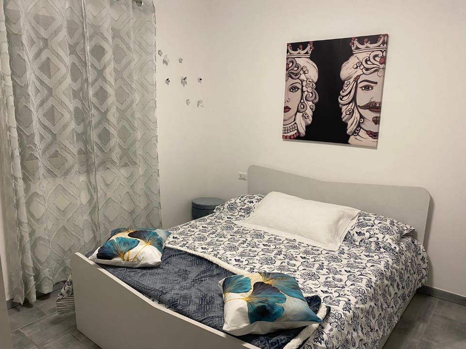 Bedroom, Internal: Not applicable to any particular room