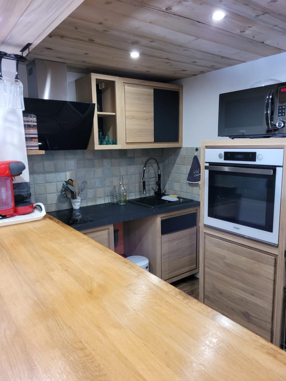 Kitchen or kitchenette, oven