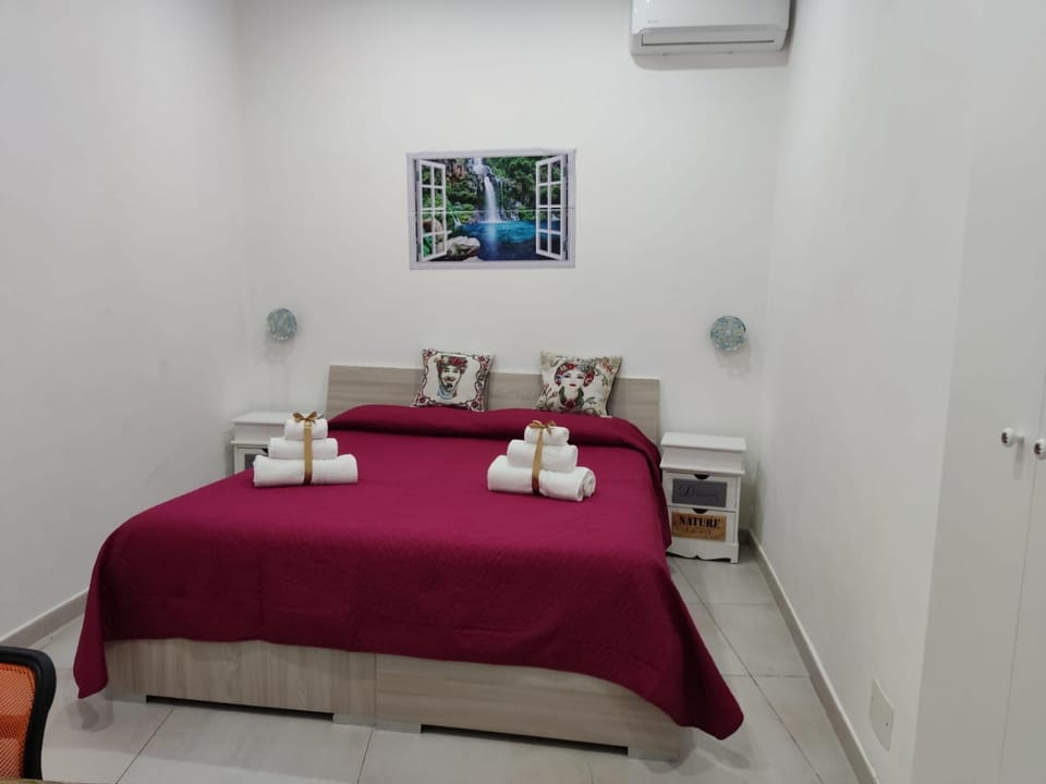 Bedroom, towels, air conditioner