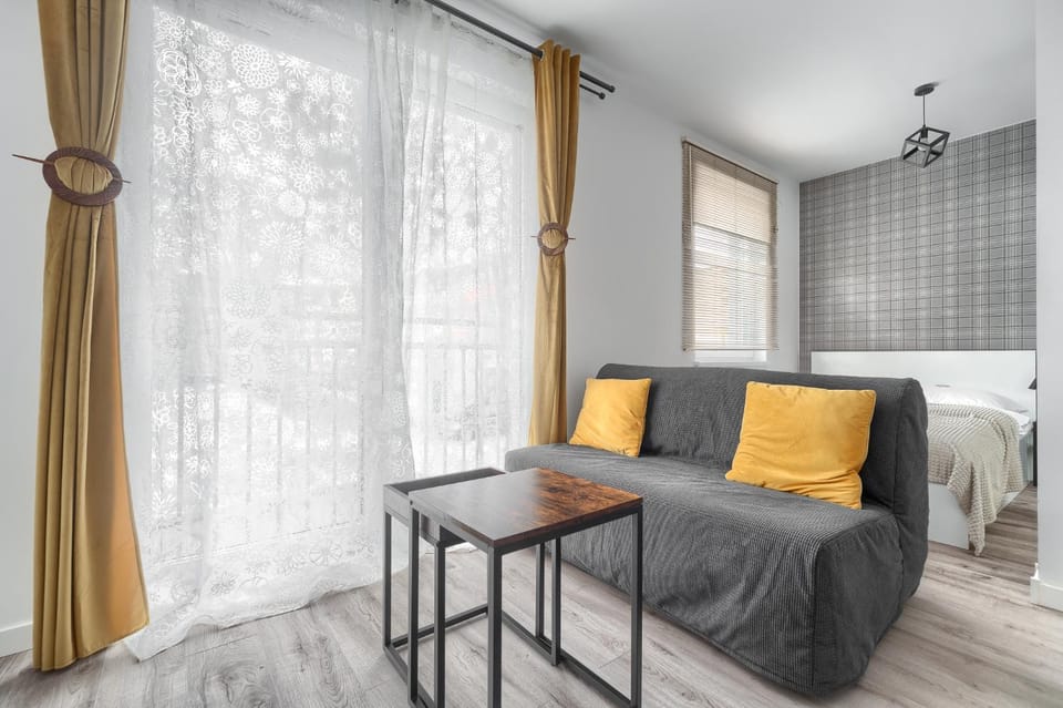 Bed, Living room, Photo of the whole room, Seating area, Bedroom