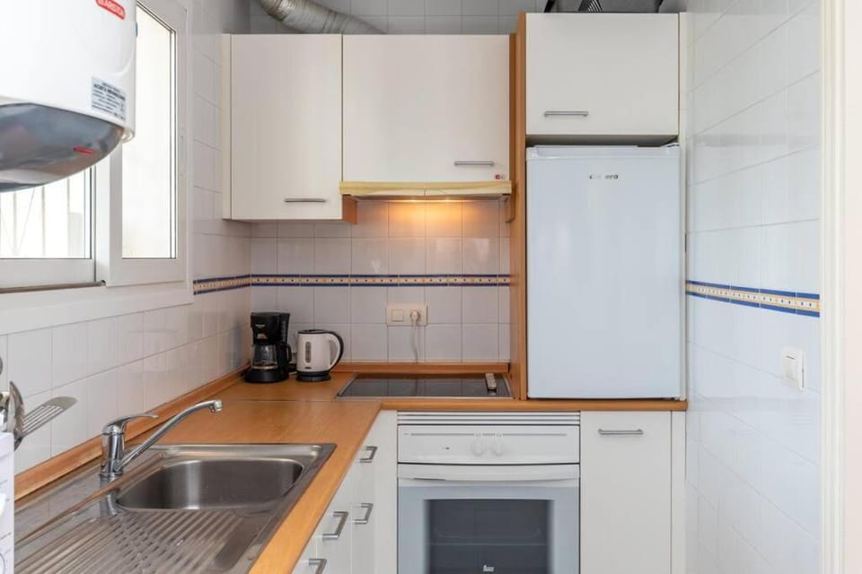 Beachfront sea view in cozy 1BR with pool and garage Apartment in Sitio de Calahonda