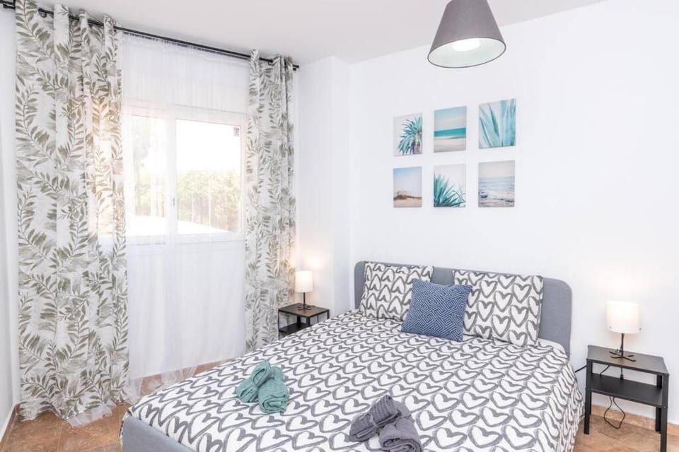 Beachfront sea view in cozy 1BR with pool and garage Apartment in Sitio de Calahonda