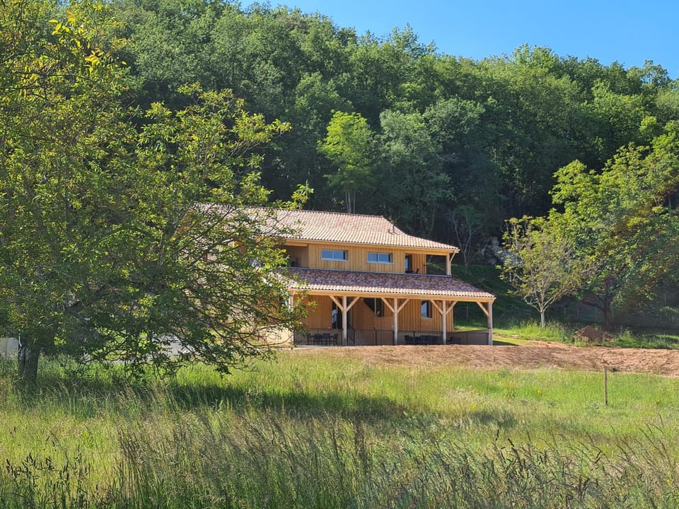 Le Séchoir des acacias, Gîte les Chênes Verts avec piscine chauffée Apartment in Occitanie