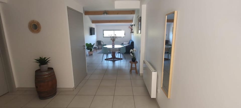 Le Séchoir des acacias, Gîte les Chênes Verts avec piscine chauffée Apartment in Occitanie