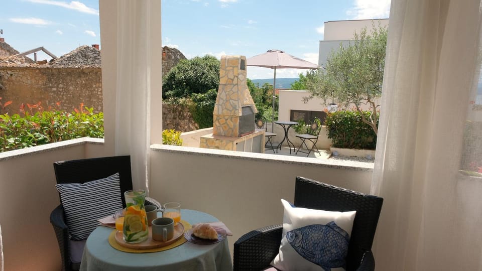 Balcony/Terrace, Garden view