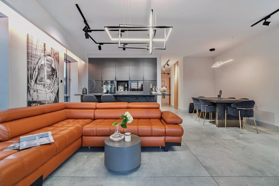 Kitchen or kitchenette, Living room, Seating area, Dining area