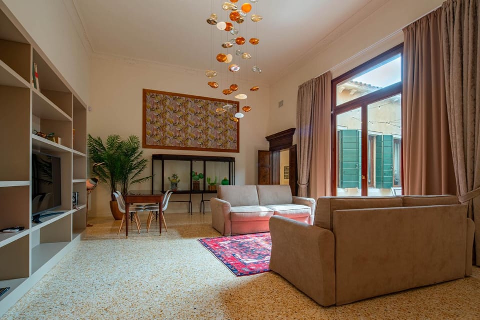 Ca' Longo Palace Damasco Apartment in Venice