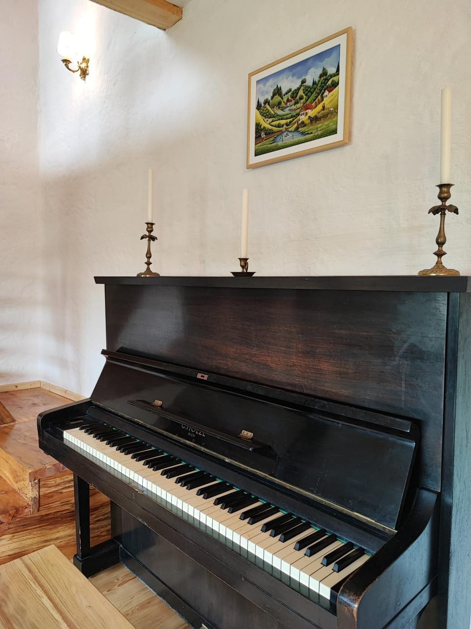 Property building, Activities, Living room, Decorative detail, Location