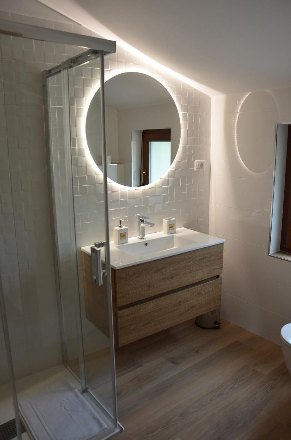 Shower, Bathroom, towels
