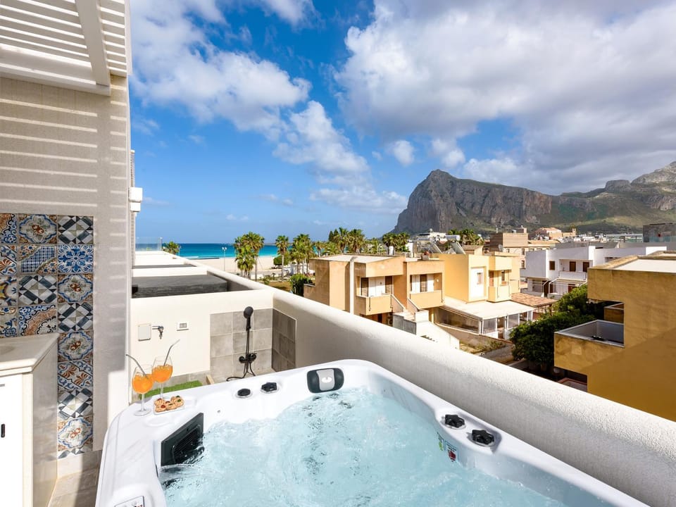 Balcony/Terrace, Swimming pool