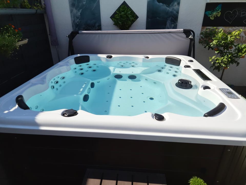 Day, Natural landscape, Hot Tub