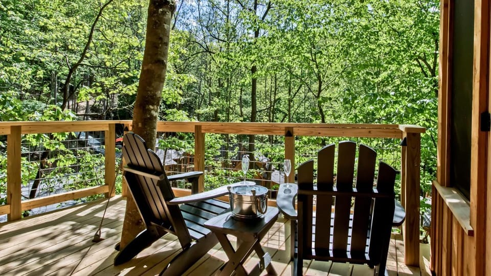Patio, Spring, Day, Natural landscape, View (from property/room), Balcony/Terrace