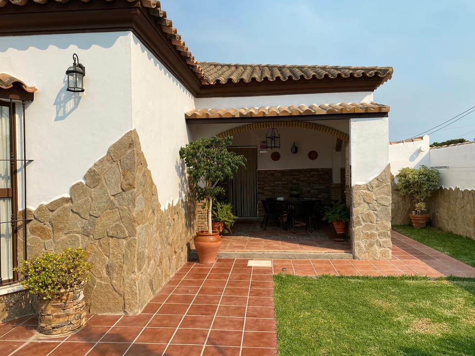 Patio, Facade/entrance, Garden