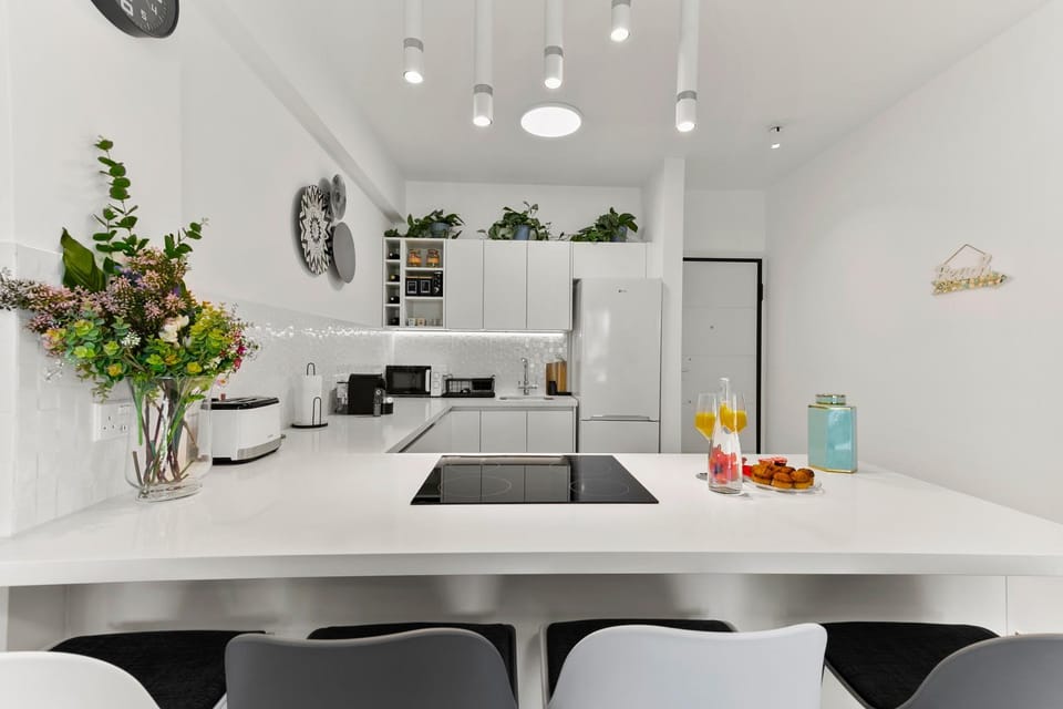Seating area, Dining area, kitchen