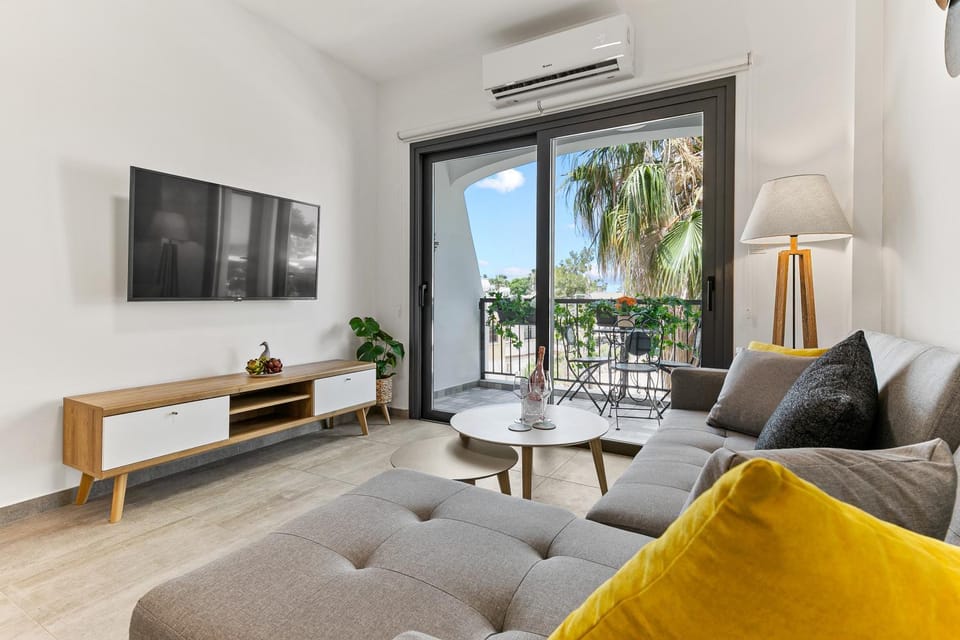 TV and multimedia, Balcony/Terrace, Living room, Seating area, Evening entertainment, air conditioner