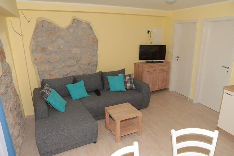 FUN - Beach acess apartment Apartment in Lika-Senj County