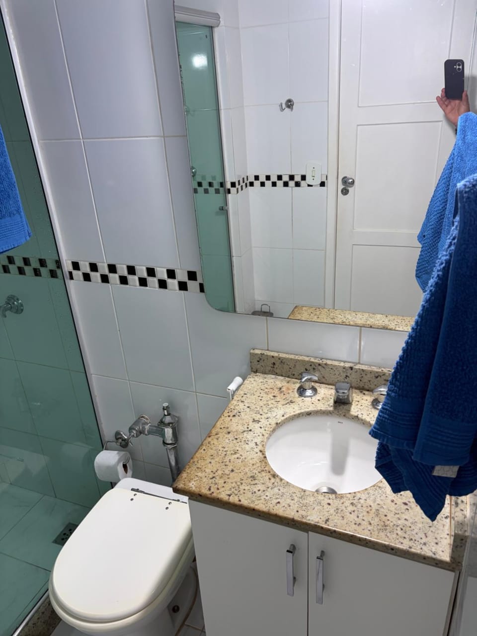 Shower, Toilet, Bathroom, towels