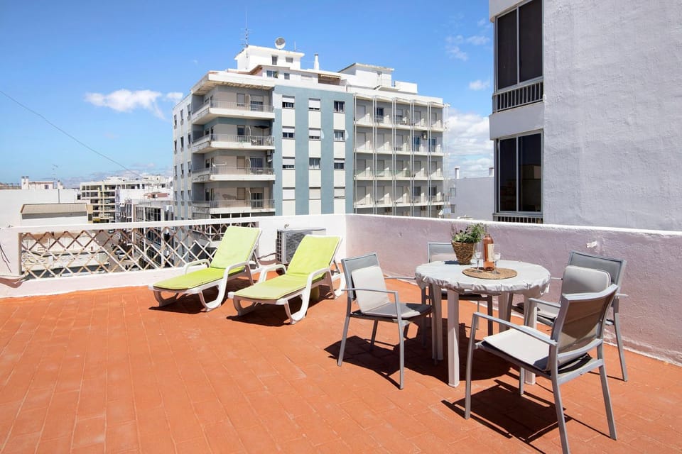 Property building, Balcony/Terrace, Living room