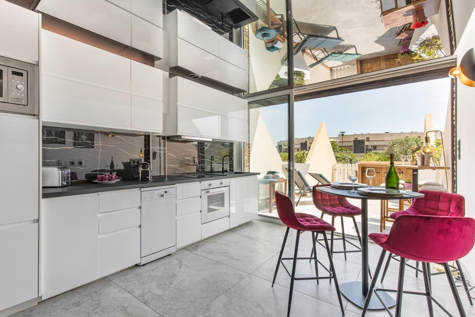 Kitchen or kitchenette, Dining area, Communal kitchen