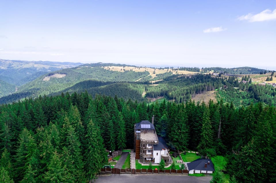 Castelul de Piatra House in Romania