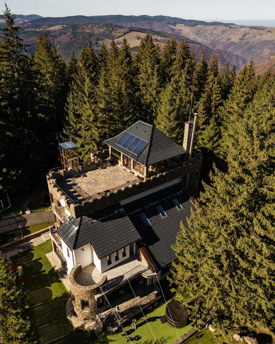 Castelul de Piatra House in Romania