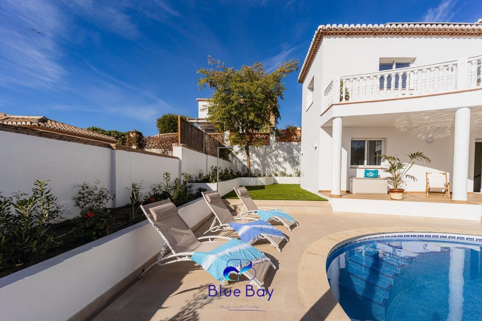 Property building, Pool view, Swimming pool