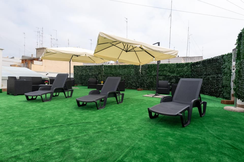 sunbed, Internal: Not applicable to any particular room