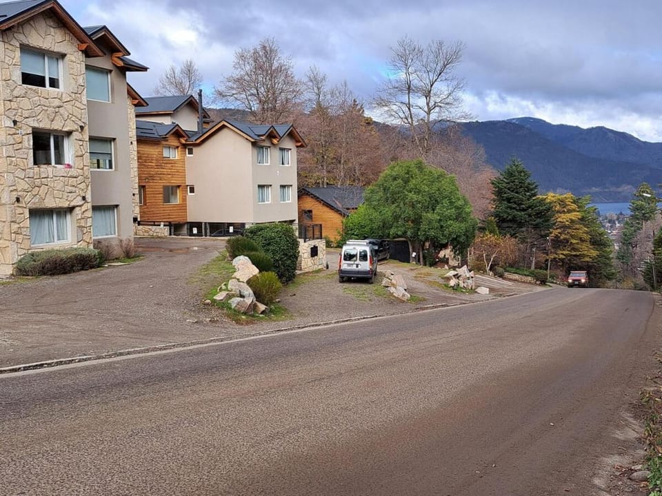 Property building, Day, Neighbourhood, Natural landscape, Mountain view, Street view, Parking