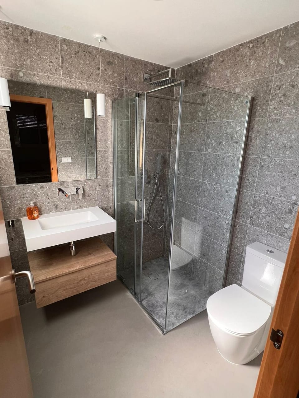Shower, Toilet, Bathroom, towels
