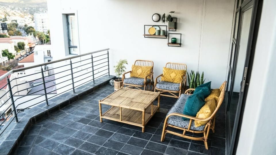 Stylish 2 Bedroom Apartment in Cape Town with Stunning Views House in Cape Town