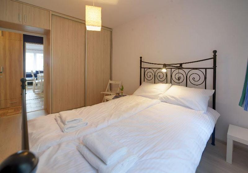 Bed, Bedroom, wardrobe