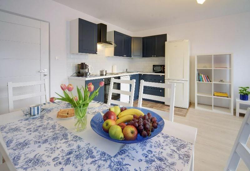 Kitchen or kitchenette, Dining area, stove