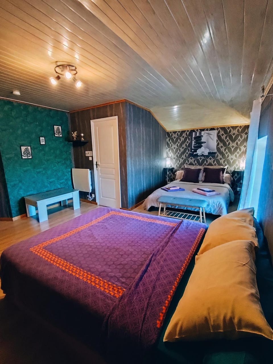 Bed, Photo of the whole room, Bedroom