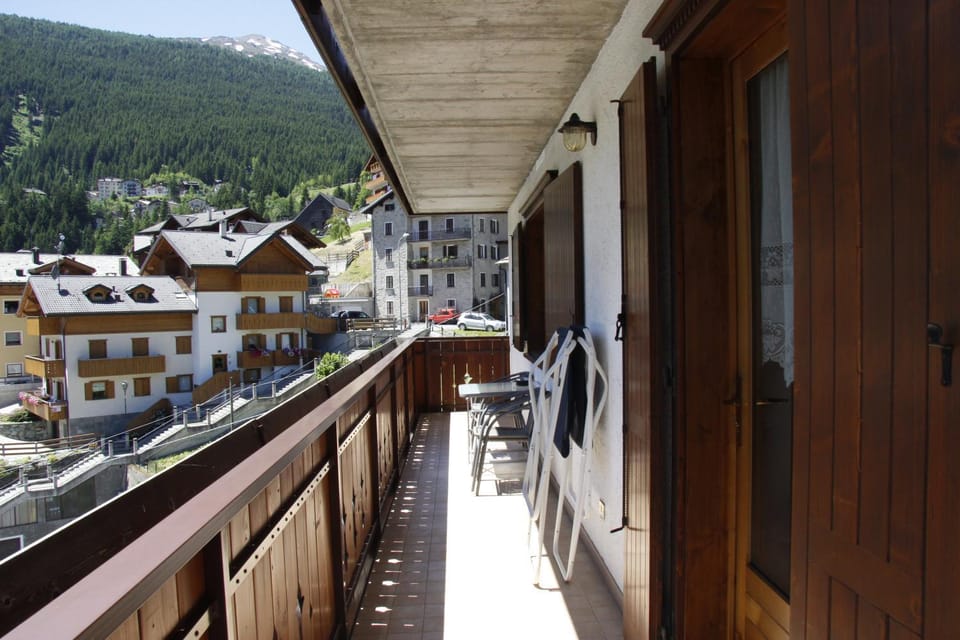 Neighbourhood, Balcony/Terrace, City view